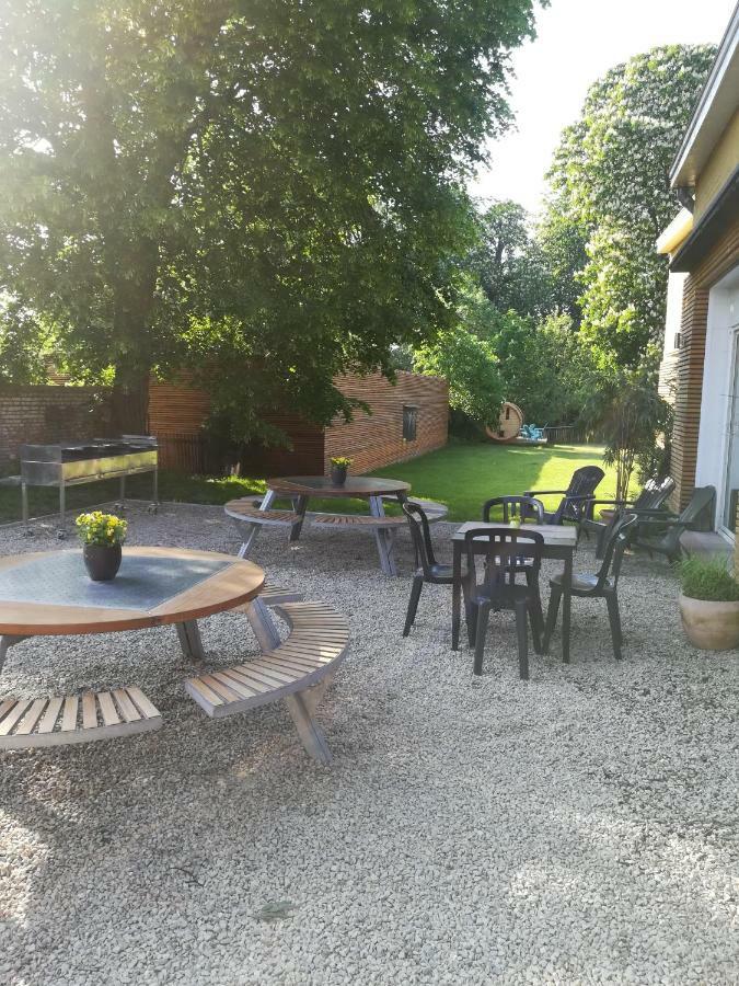 Skindles Guesthouse Поперинге Экстерьер фото